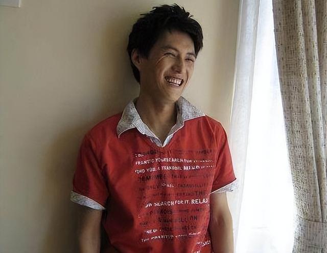 靳东第一任老婆个人简历（靳东现任老婆简历）