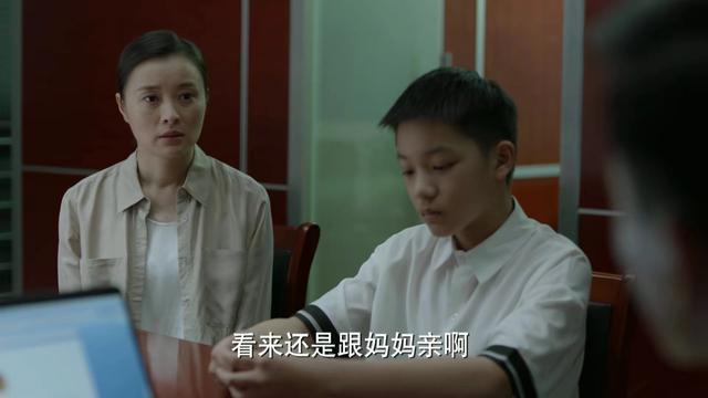 二胎宝妈意外发现丈夫出轨,从脖子吻痕看到出什么生肖，二胎宝妈意外发现丈夫出轨,从脖子吻痕？