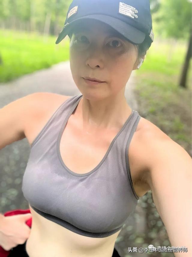 每天吃馒头瘦了10斤，吃馒头瘦了20斤？