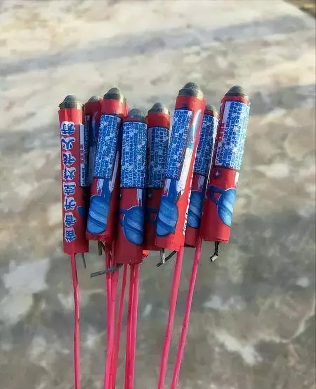 地摊10大快消品纯铜钥匙扣（地摊10大快消品小吃）