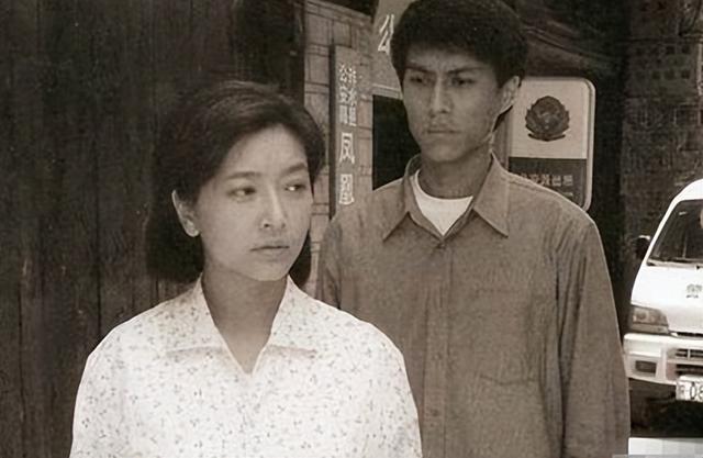 靳东第一任老婆个人简历（靳东现任老婆简历）