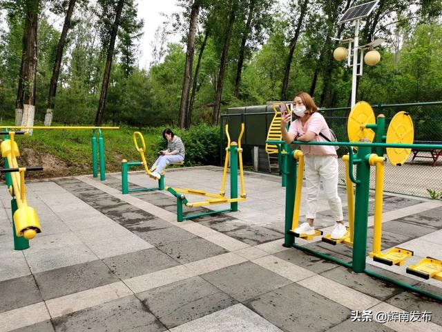 公园健身器材名称及图片用法（公园健身器材名称及图片活动腰部）