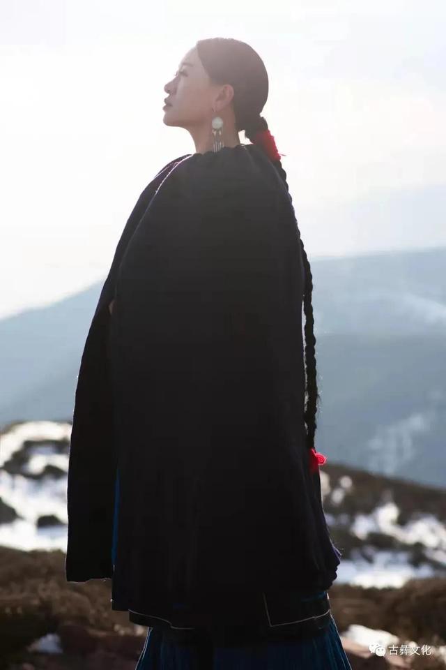 抖音火的彝族歌曲叫啥，抖音彝族很火的一首歌