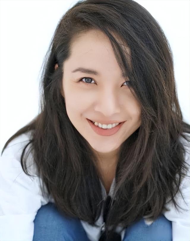 靳东第一任老婆个人简历（靳东现任老婆简历）