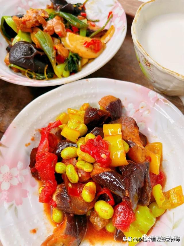 每天吃馒头瘦了10斤，吃馒头瘦了20斤？