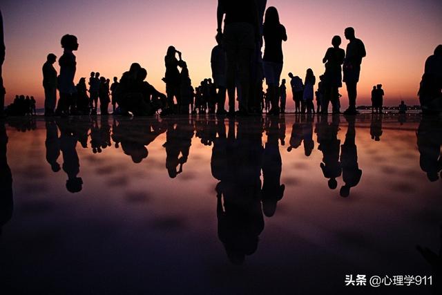 利他主义的表现有哪些，利他主义的表现是辛苦我一个幸福十万家？